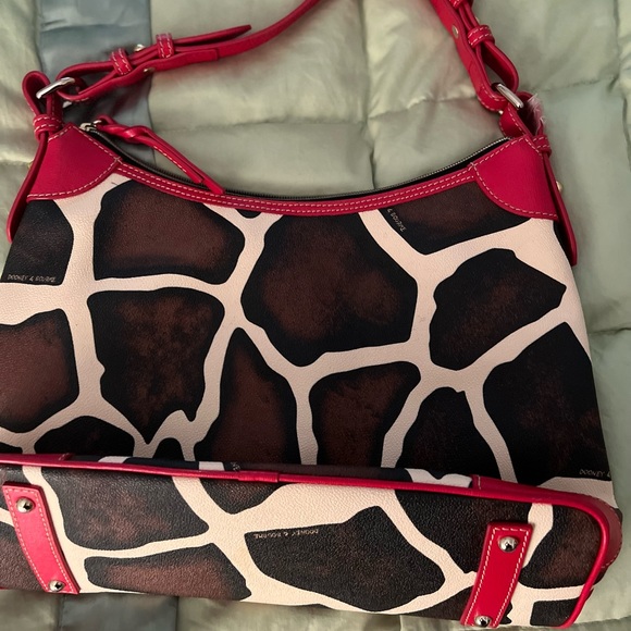 10+ year old d&b bag in great condition. - Picture 3 of 5